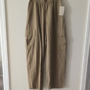 Universal Thread Women's Tan Straight Leg Pants